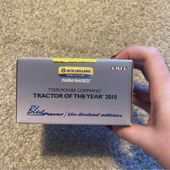 New Holland ERTL 2010 Power Command T7070 Tractor 1/64 Scale Die Cast Metal NEW - Picture 3 of 6